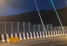 क्रॉसविंड्स हाताळण्यासाठी MSRDC eway च्या नवीन लिंक ब्रिजवर पवन अडथळे बसवते