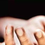 पत्नीवर चाकूने वार करून खून केल्याप्रकरणी सफाई कामगारावर गुन्हा दाखल