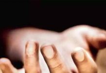 पत्नीवर चाकूने वार करून खून केल्याप्रकरणी सफाई कामगारावर गुन्हा दाखल