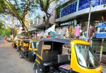 पुण्यात पावसाला सुरुवात होताच ऑटोचालक आणि कॅबीने नकार दिल्याने प्रवाशांचे हाल झाले
